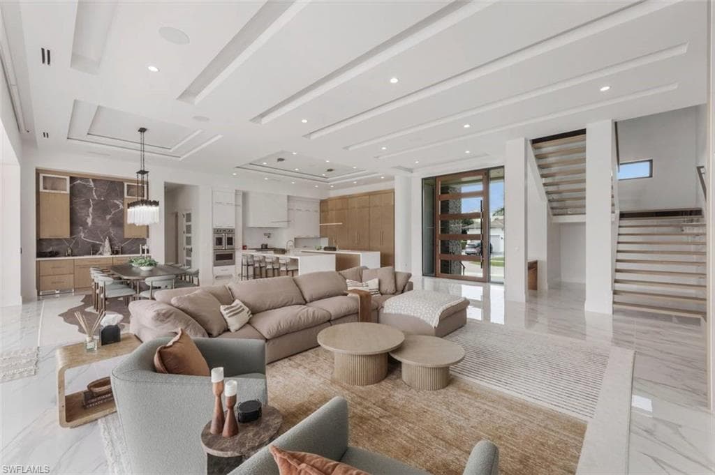 661 Amber DR, MARCO ISLAND FL 34145-3