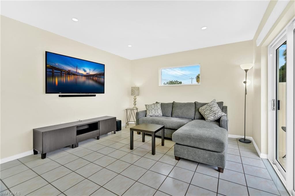 720 Joel BLVD-8