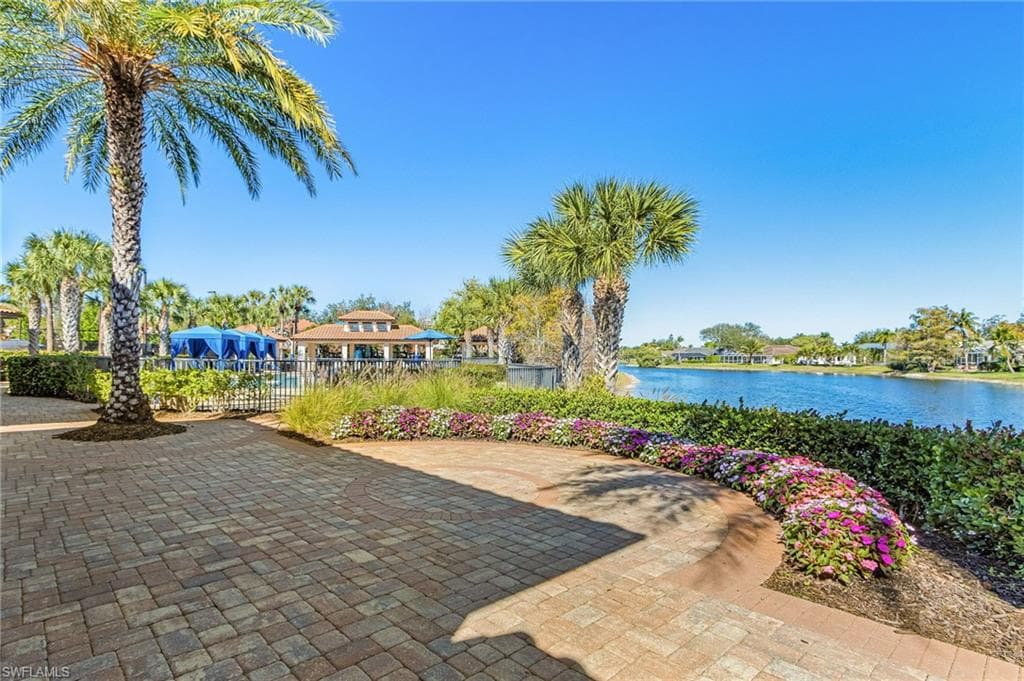 2025 Mission DR, NAPLES FL 34109-46