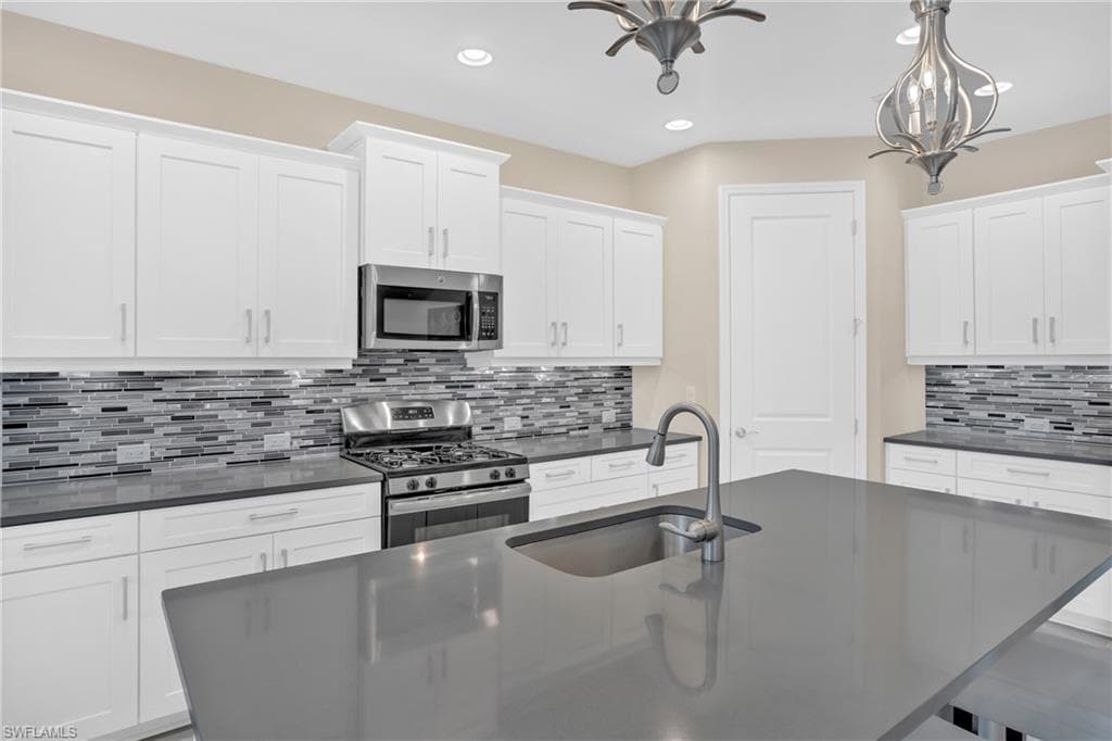 7530 Cypress Walk DR, FORT MYERS FL 33966-8