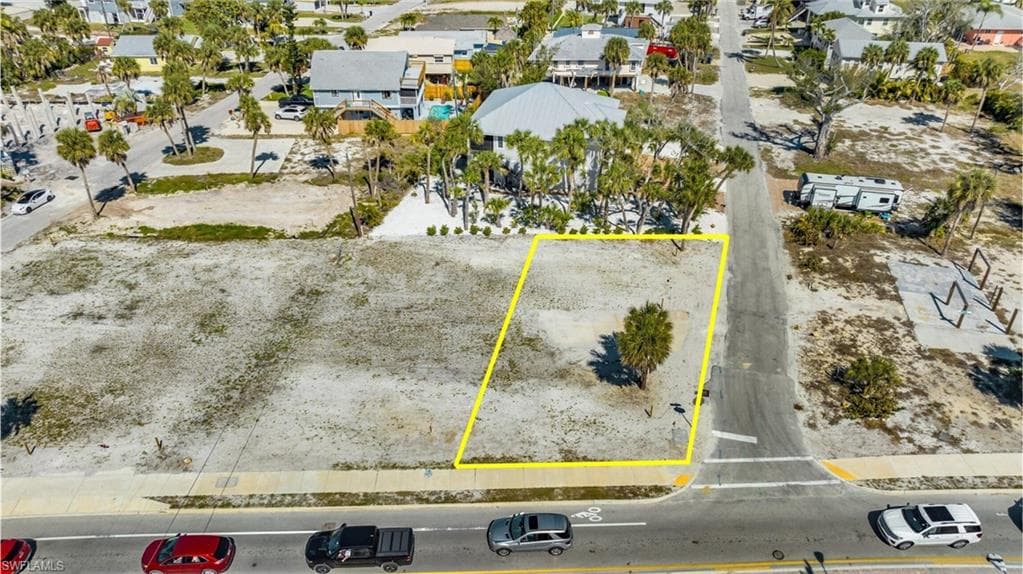 111 Coconut DR, FORT MYERS BEACH FL 33931-2