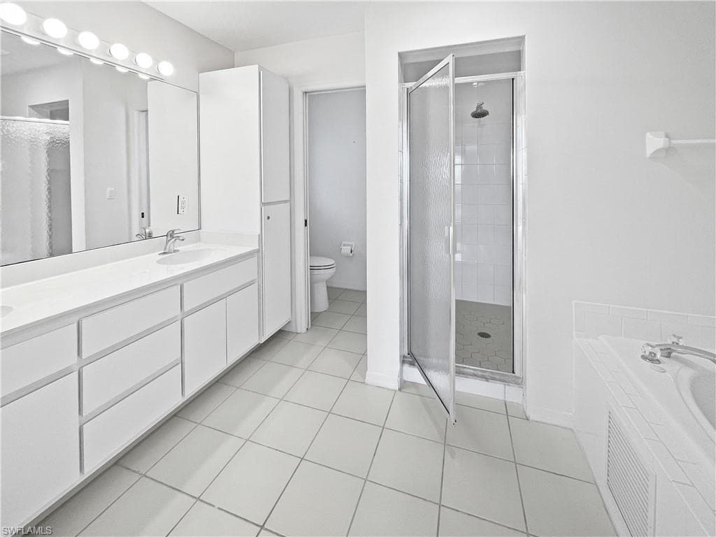 1004 SW 48th TER 203-6
