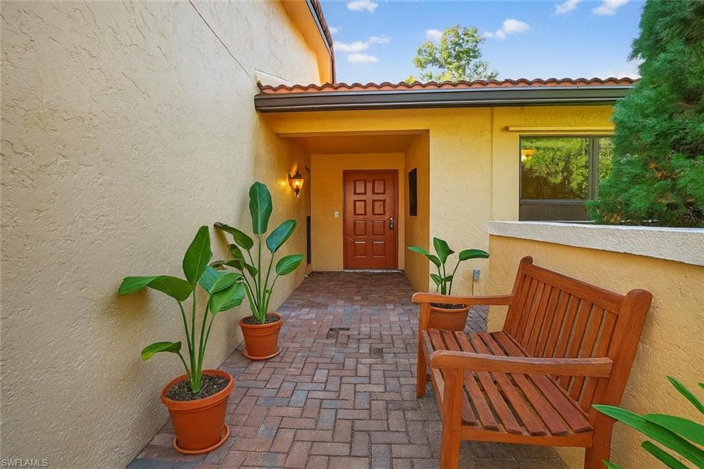 5365 Governors DR, FORT MYERS FL 33907-23