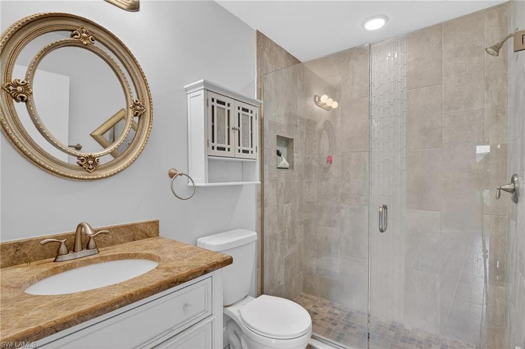 5365 Governors DR, FORT MYERS FL 33907-17