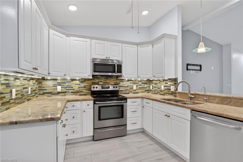 5365 Governors DR, FORT MYERS FL 33907-3