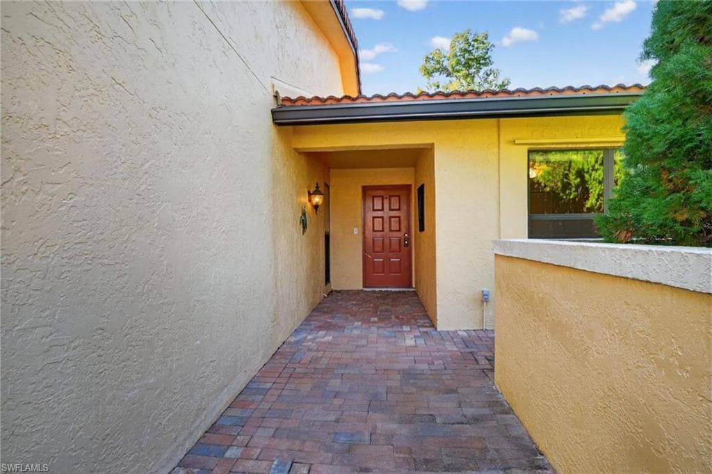 5365 Governors DR, FORT MYERS FL 33907-24