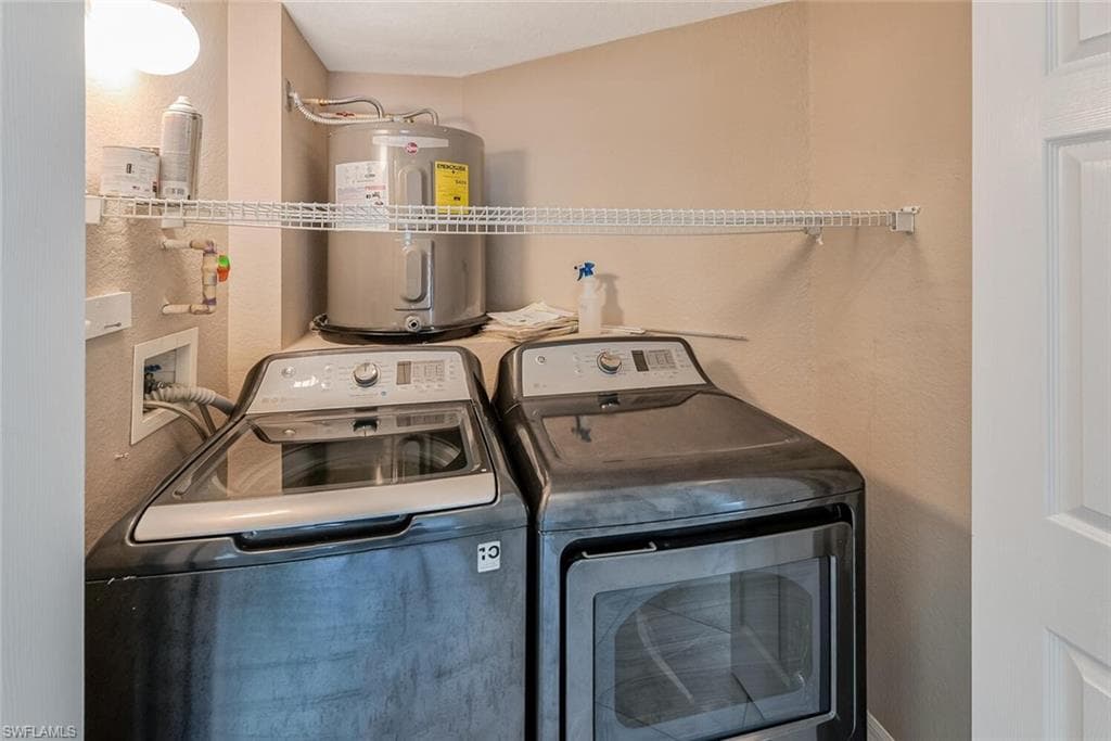 6812 Satinleaf RD S # 202, NAPLES FL 34109-16