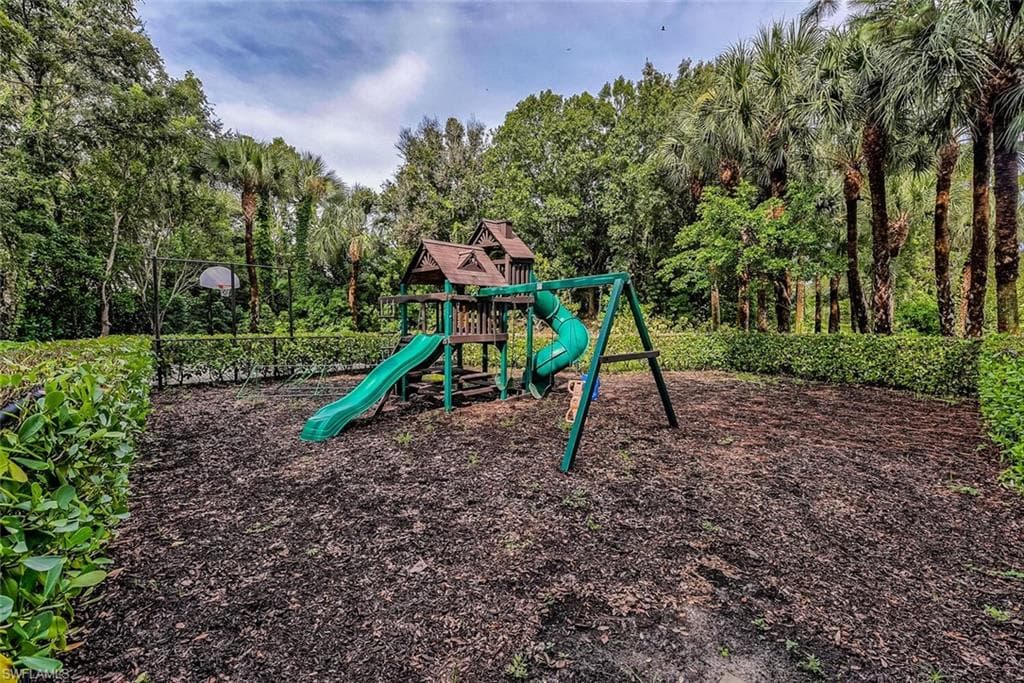 6812 Satinleaf RD S # 202, NAPLES FL 34109-25