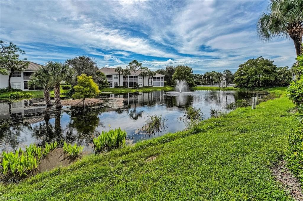 6812 Satinleaf RD S # 202, NAPLES FL 34109-19