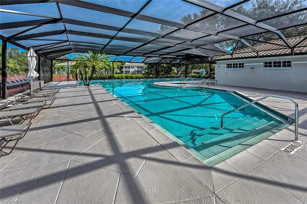 6812 Satinleaf RD S # 202, NAPLES FL 34109-23
