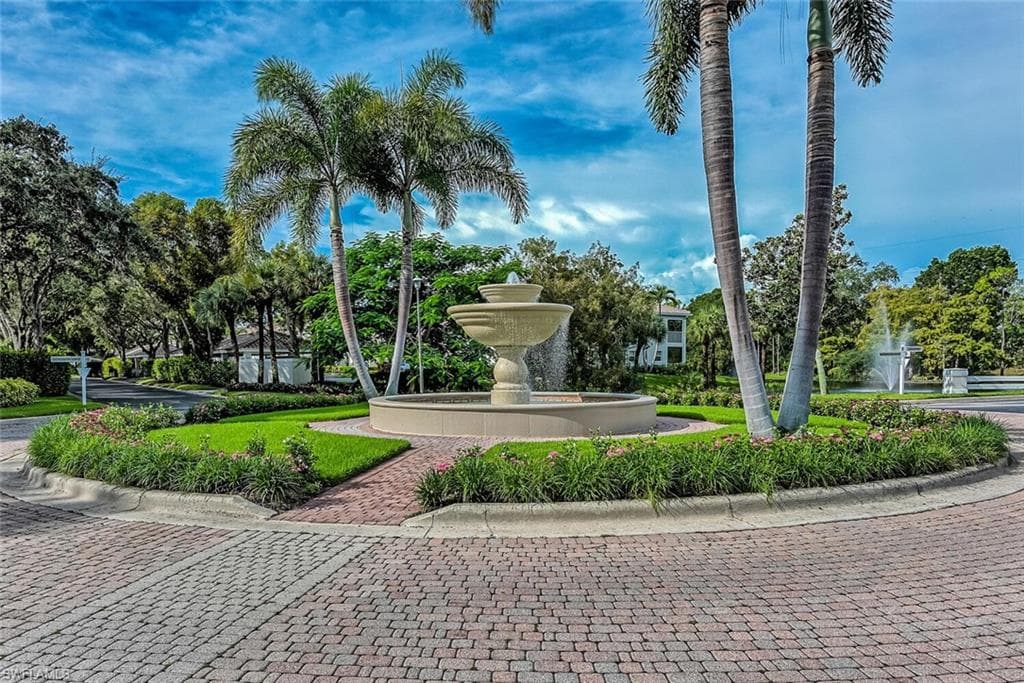 6812 Satinleaf RD S # 202, NAPLES FL 34109-28