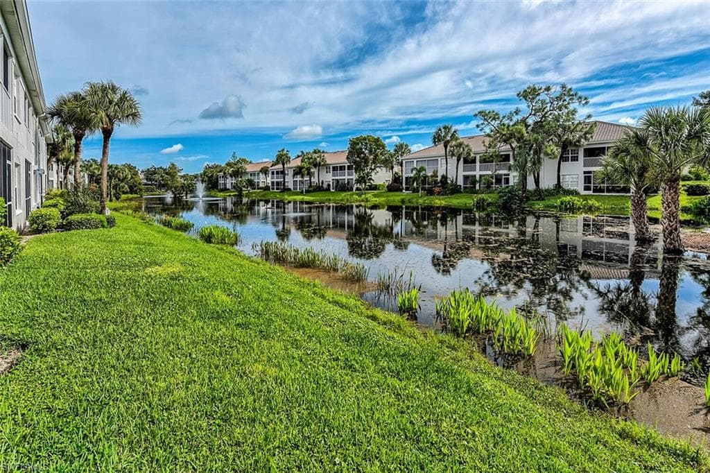 6812 Satinleaf RD S # 202, NAPLES FL 34109-20