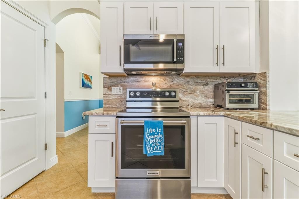 8622 Sumner AVE, FORT MYERS FL 33908-9