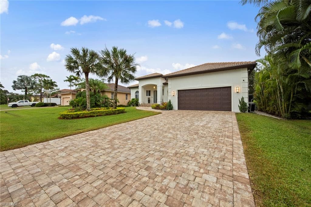 27153 Barefoot LN, BONITA SPRINGS FL 34135-40