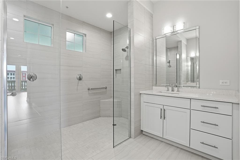 21490 Strada Nuova CIR # 307, ESTERO FL 33928-21