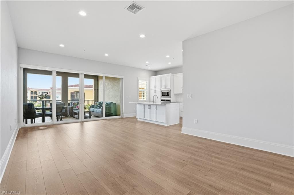 21490 Strada Nuova CIR # 307, ESTERO FL 33928-4