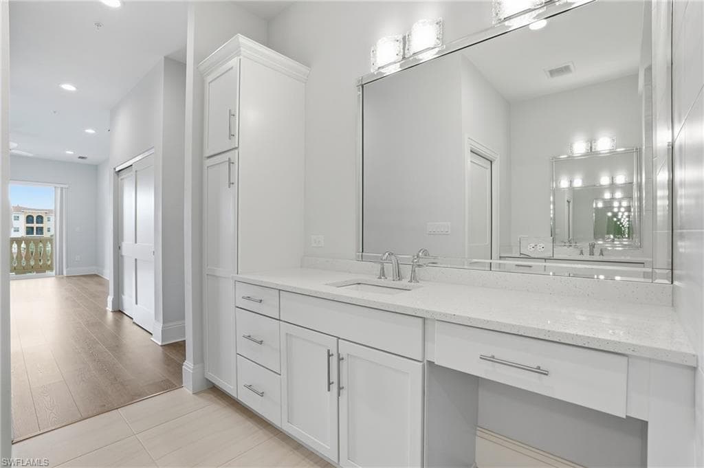 21490 Strada Nuova CIR # 307, ESTERO FL 33928-23