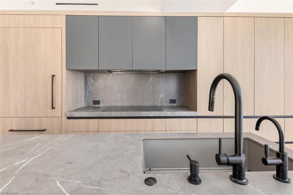 980 Cape Marco DR # 1705, MARCO ISLAND FL 34145-9