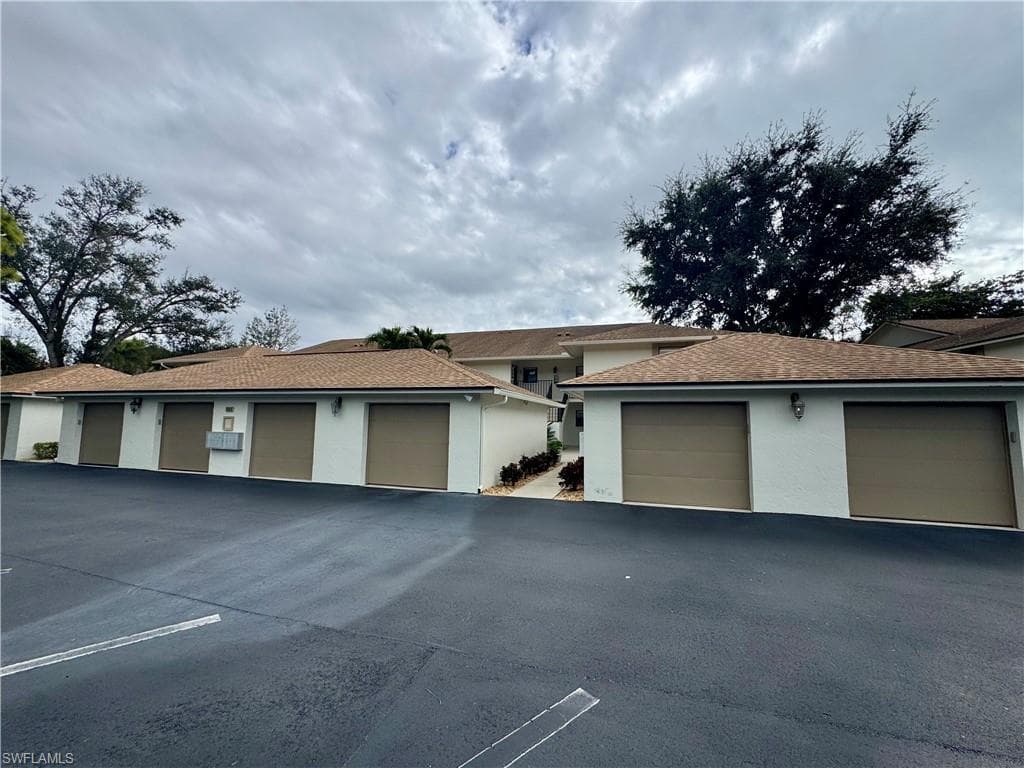 501 Lake Louise CIR # 203, NAPLES FL 34110-2