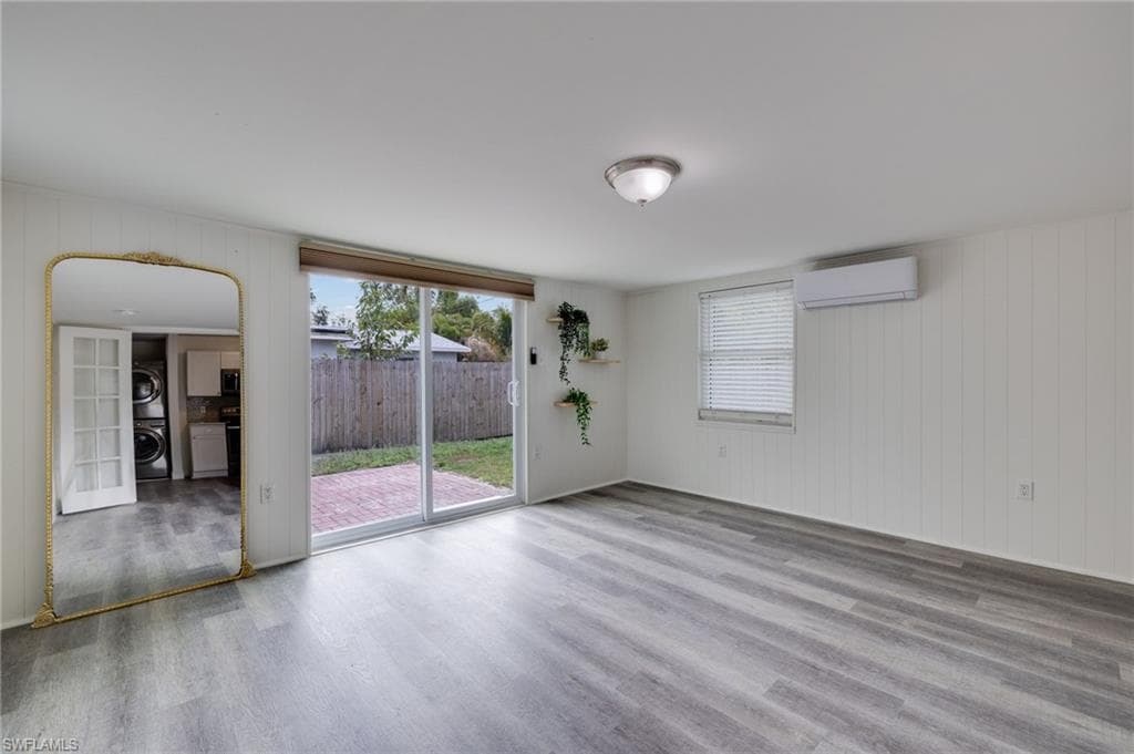 1542 Coconut DR-12