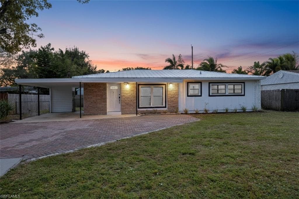 1542 Coconut DR-29