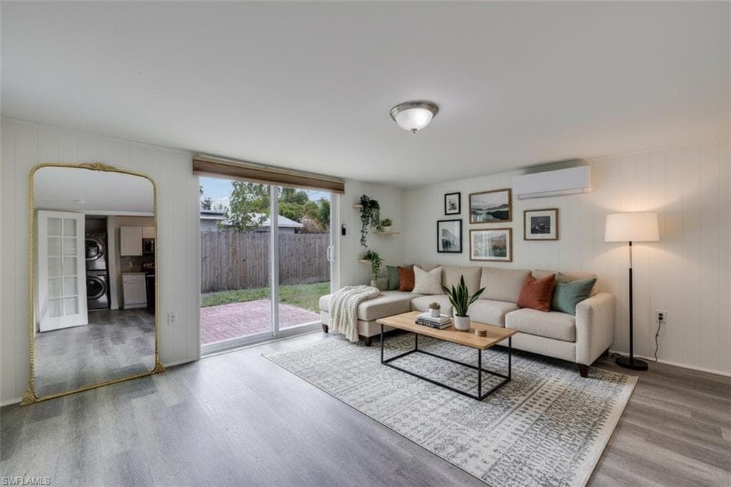 1542 Coconut DR-13