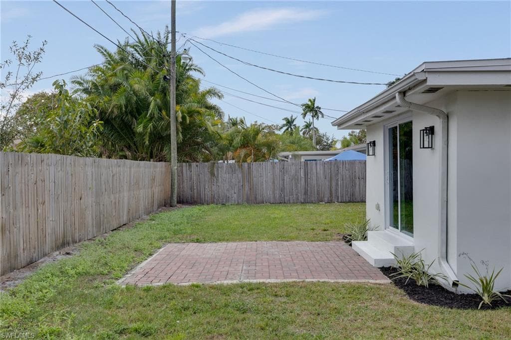 1542 Coconut DR-24