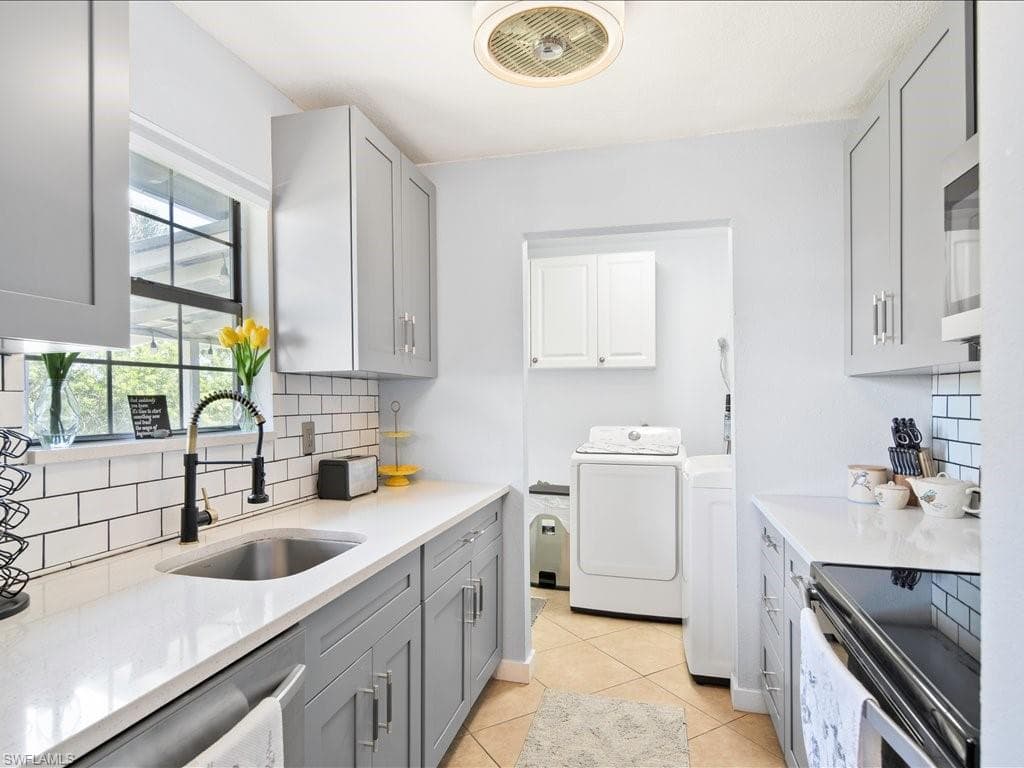 2469 Florida AVE, NAPLES FL 34112-15