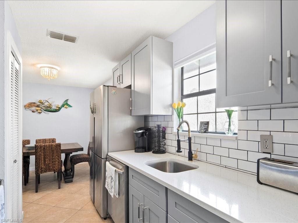 2469 Florida AVE, NAPLES FL 34112-13