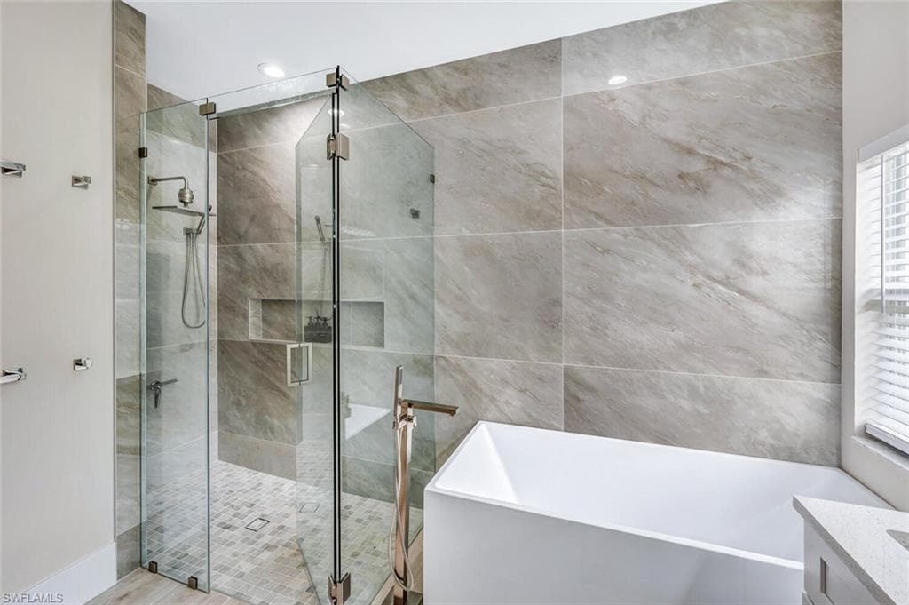 8260 Laurel Lakes BLVD, NAPLES FL 34119-25