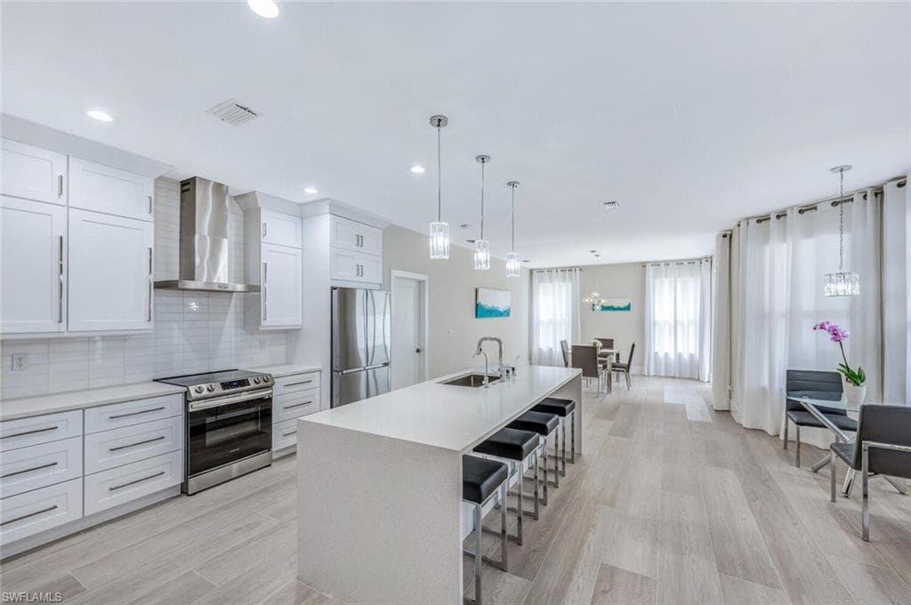 8260 Laurel Lakes BLVD, NAPLES FL 34119-10