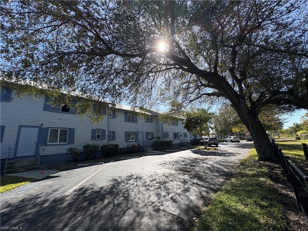1251 7th AVE N # 306, NAPLES FL 34102-16