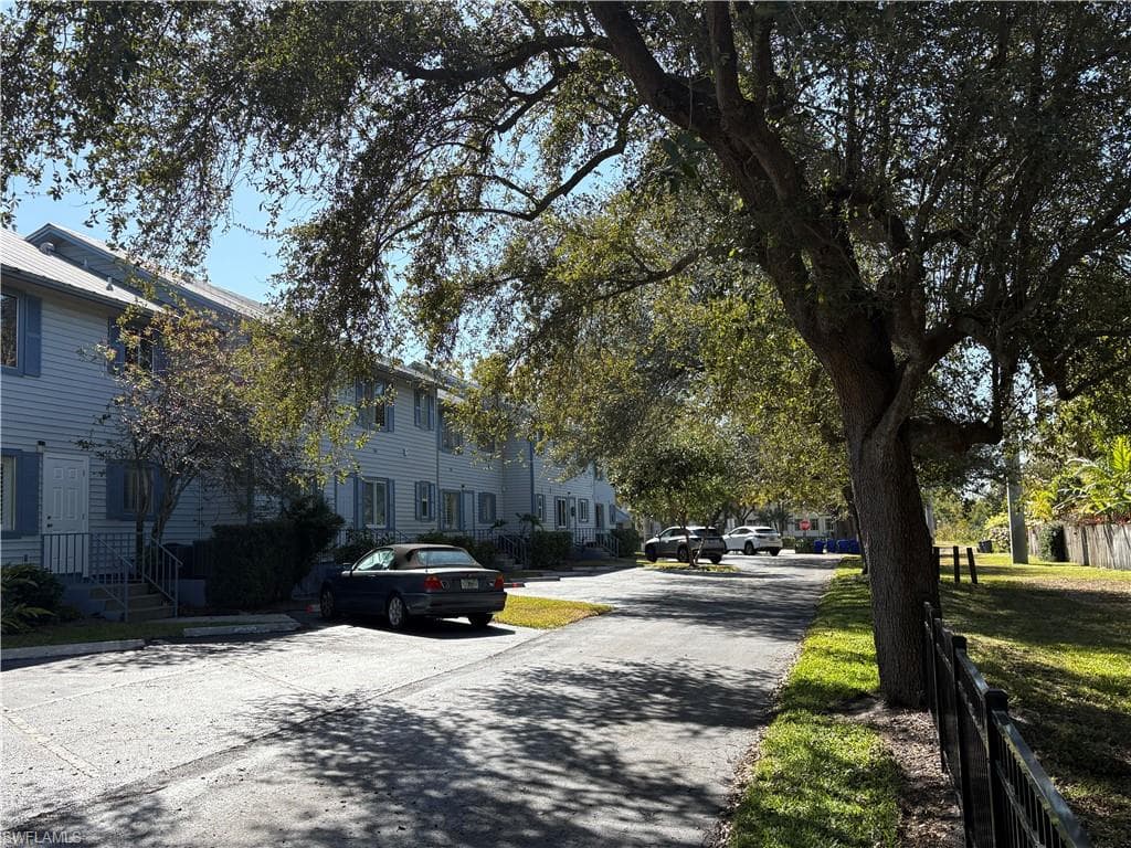 1251 7th AVE N # 306, NAPLES FL 34102-19