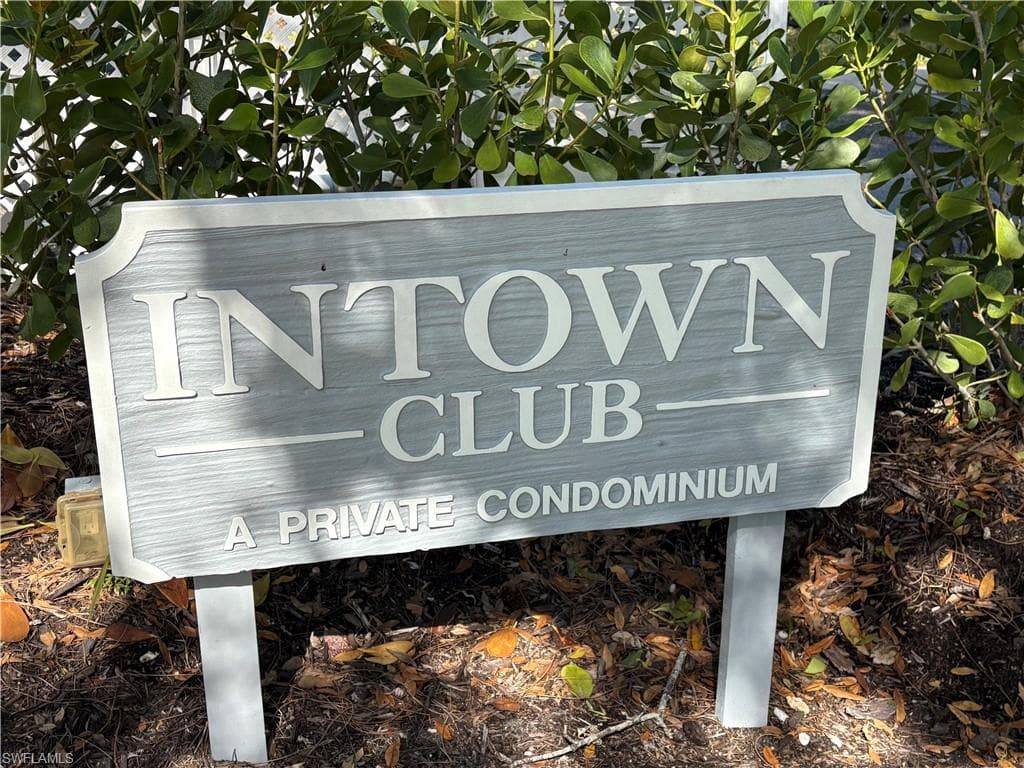 1251 7th AVE N # 306, NAPLES FL 34102-17