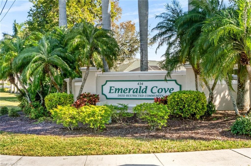 1777 Emerald Cove CIR-43