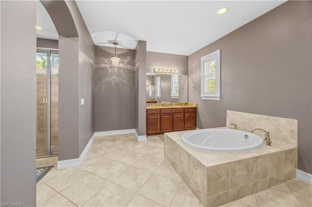 8250 Sumner AVE, FORT MYERS FL 33908-26