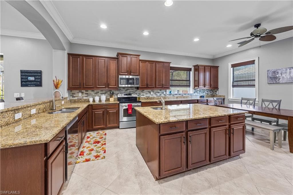 8250 Sumner AVE, FORT MYERS FL 33908-38