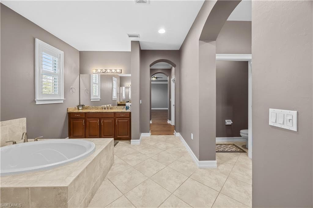 8250 Sumner AVE, FORT MYERS FL 33908-28