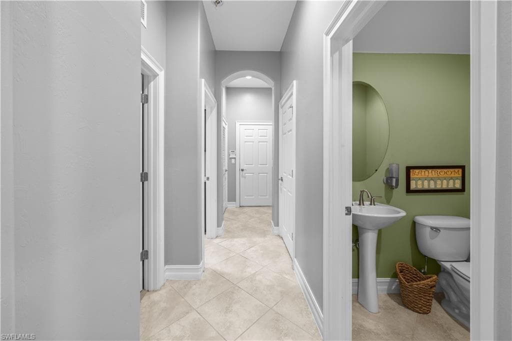 8250 Sumner AVE, FORT MYERS FL 33908-20