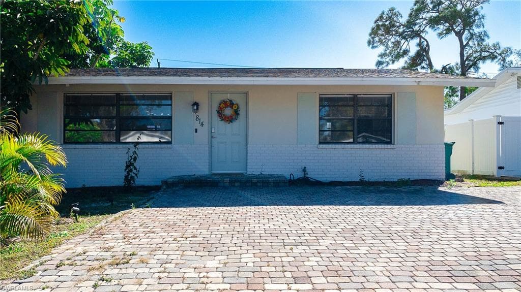814 109th AVE N, NAPLES FL 34108-1