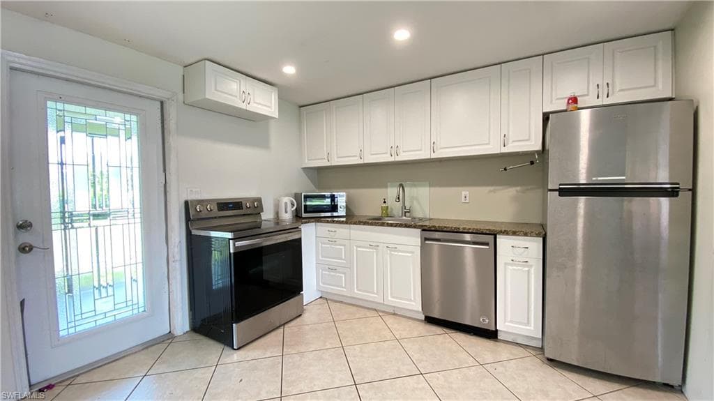 814 109th AVE N, NAPLES FL 34108-4