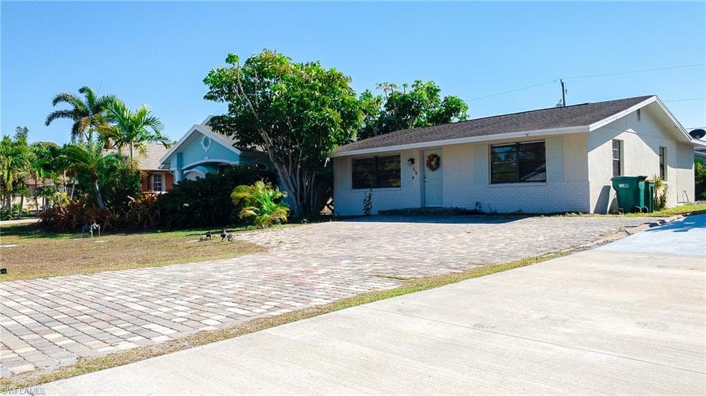 814 109th AVE N, NAPLES FL 34108-19