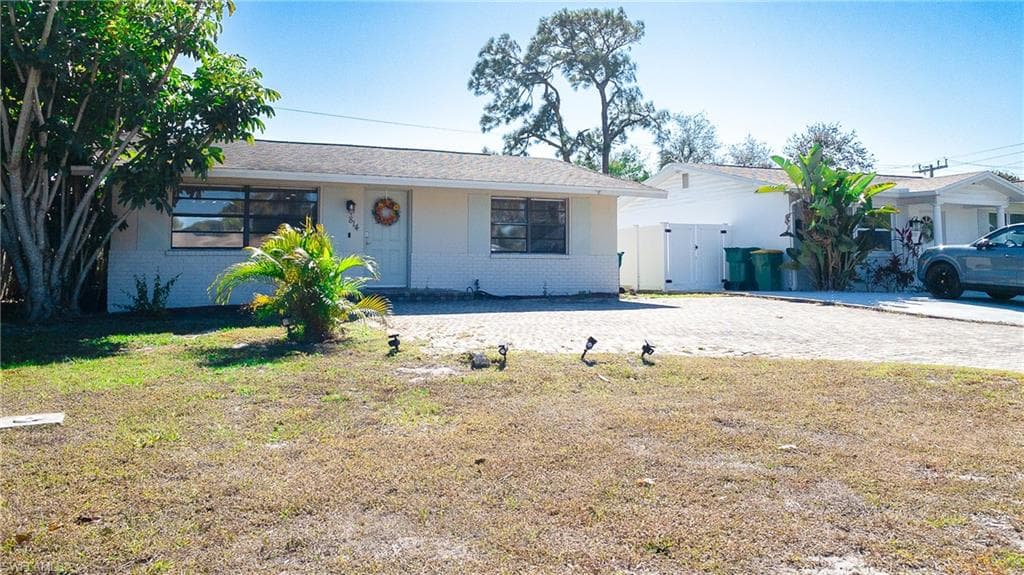 814 109th AVE N, NAPLES FL 34108-17