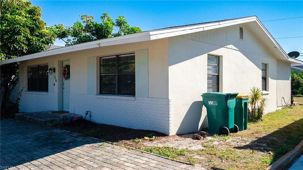 814 109th AVE N, NAPLES FL 34108-18