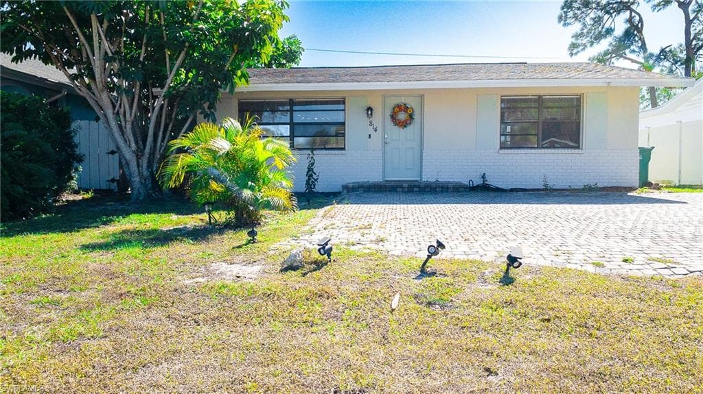 814 109th AVE N, NAPLES FL 34108-20