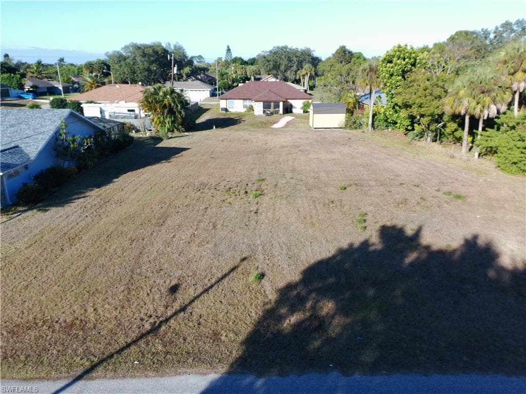 33 Eustis AVE, LEHIGH ACRES FL 33936-4