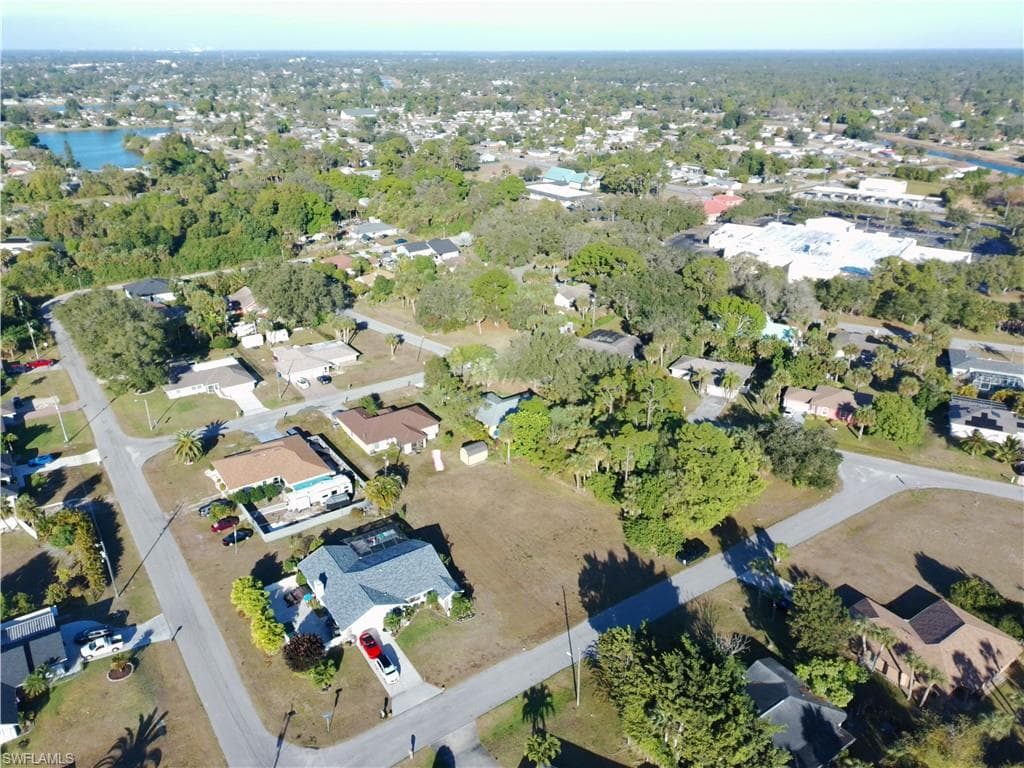 33 Eustis AVE, LEHIGH ACRES FL 33936-3