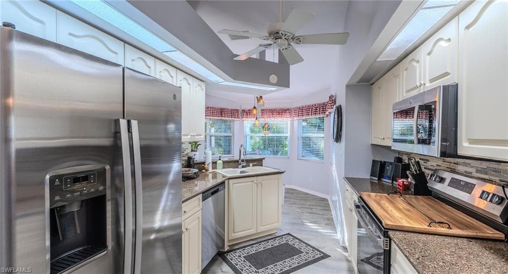 22638 FOREST VIEW DR-14