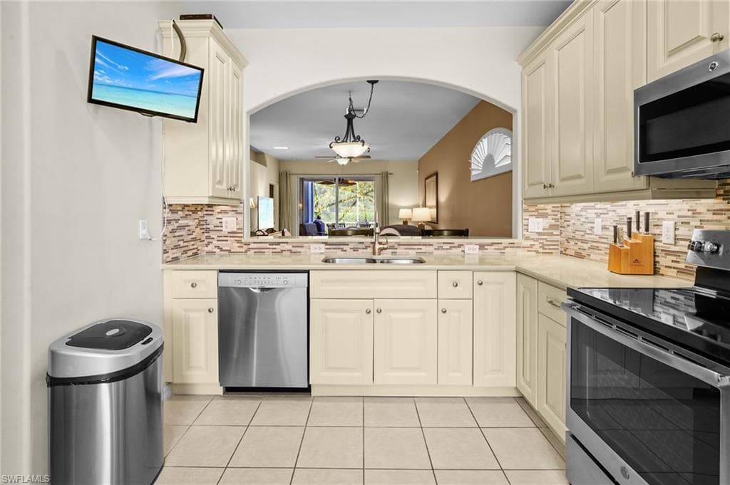 8103 Woodridge Pointe DR-5