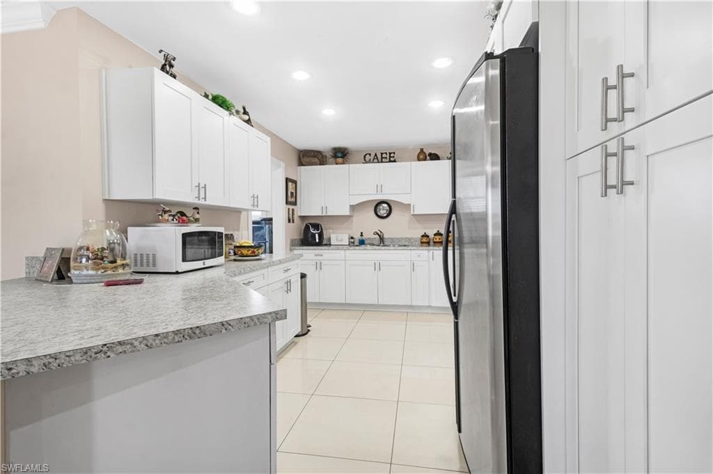 15 Maryland RD, LEHIGH ACRES FL 33936-9